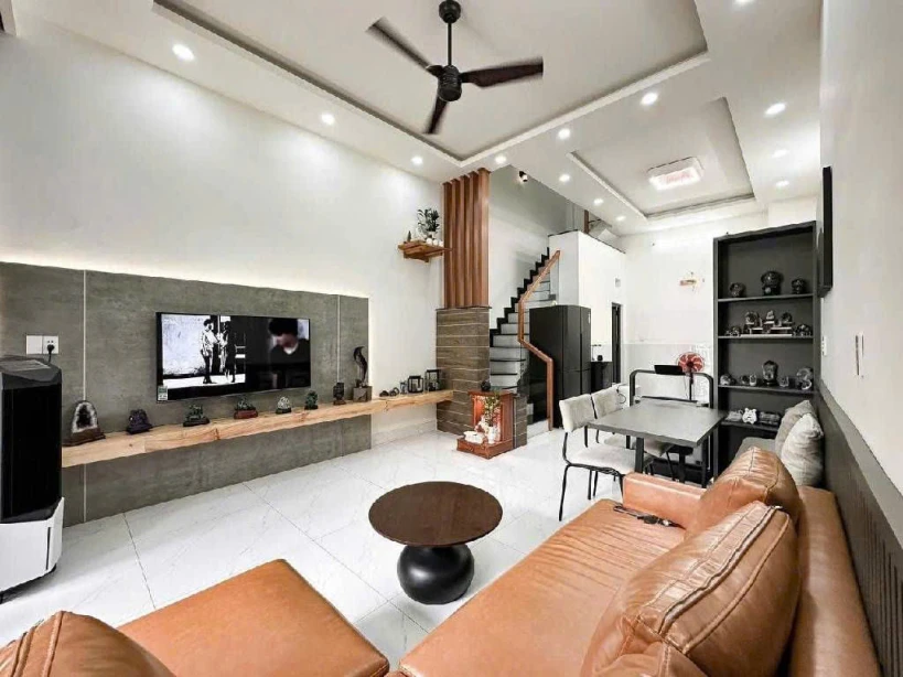 NHÀ ĐẸP -NỘI THẤT ĐẸP - VỊ TRÍ ĐẸP - HẺM OTO NGAY TRUNG TÂM QUẬN 9 - LÃ XUÂN OAI- TĂNG NHƠN PHÚ A  CHO THUÊ DÒNG TIỀN 16TR/THÁNG