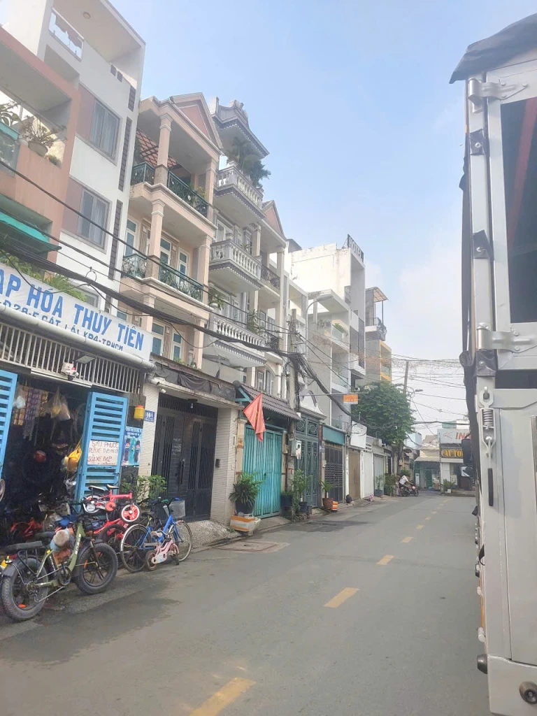 Gấp bán nhà 4 tầng vị trí đẹp 2 mặt thông thoáng,đường rộng 10m,Cát Lái,Quận 2 
Diện tích 75 ngang 4m x dài 18.5m