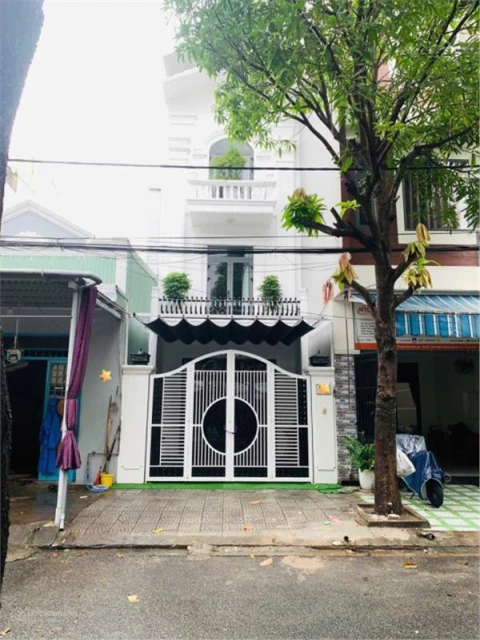 Bán nhà mặt phố Vũ Quỳnh, Hòa Minh, Liên Chiểu, Đà Nẵng. DT 84m2, 3 tầng, 3PN. Giá 7.9 tỷ, Sổ Đỏ. LH: 0877661879