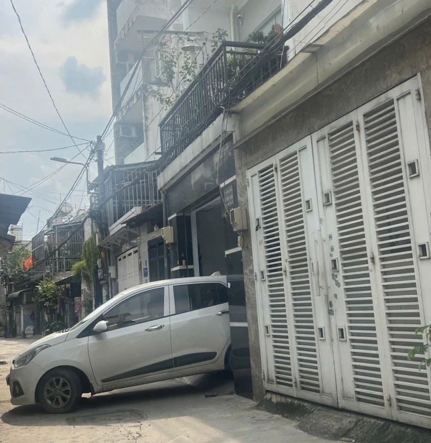 Nhà đẹp HXH vuông vức, 4x13m đường Nguyễn Hữu Tiến, cách nhà ga T3 chỉ 1km