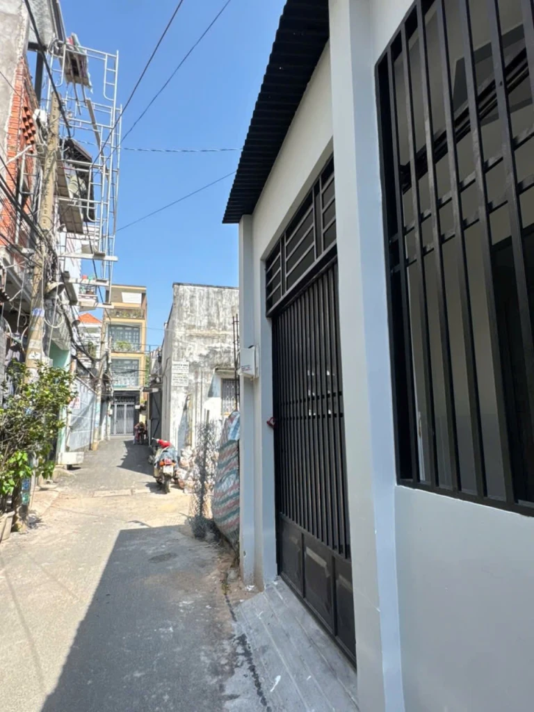 Bán nhà đường 275 Lê Văn Việt ( Sau Chợ Hiệp Phú). 100M2 NGANG 5m. Giá 5.95 Tỷ