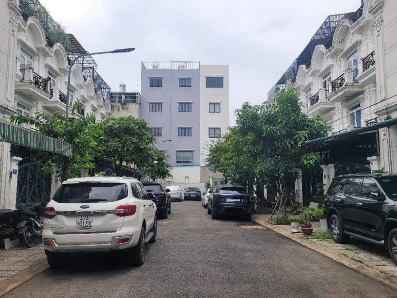 BÁN BIỆT THỰ LÔ GÓC - gầnTÔ NGỌC VÂN -QUẬN 12-NGANG 7m