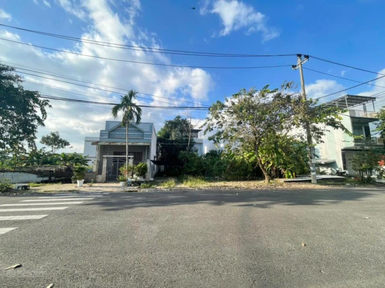 Bán đất thổ cư Hòa Hiệp 3, Liên Chiểu, Đà Nẵng. DT 90m2, giá 4.5 tỷ, sổ đỏ, hướng Đông Nam. LH: 0877661879