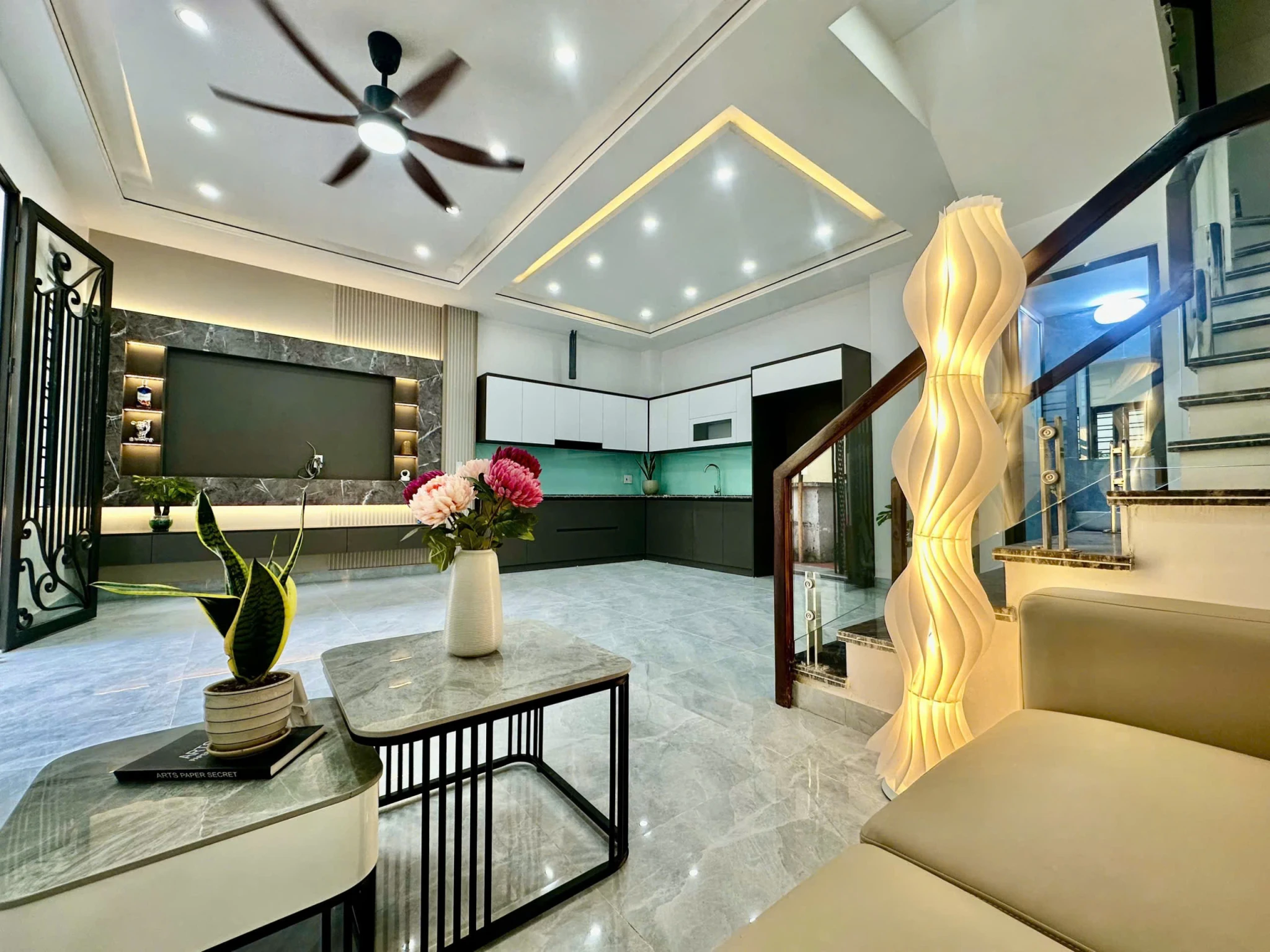 BÁN NHÀ MỚI XÂY 4 TẦNG TẠI TRUNG HÀNH – SÂN CỔNG RIÊNG, NGÕ NÔNG, HAI MẶT THOÁNG