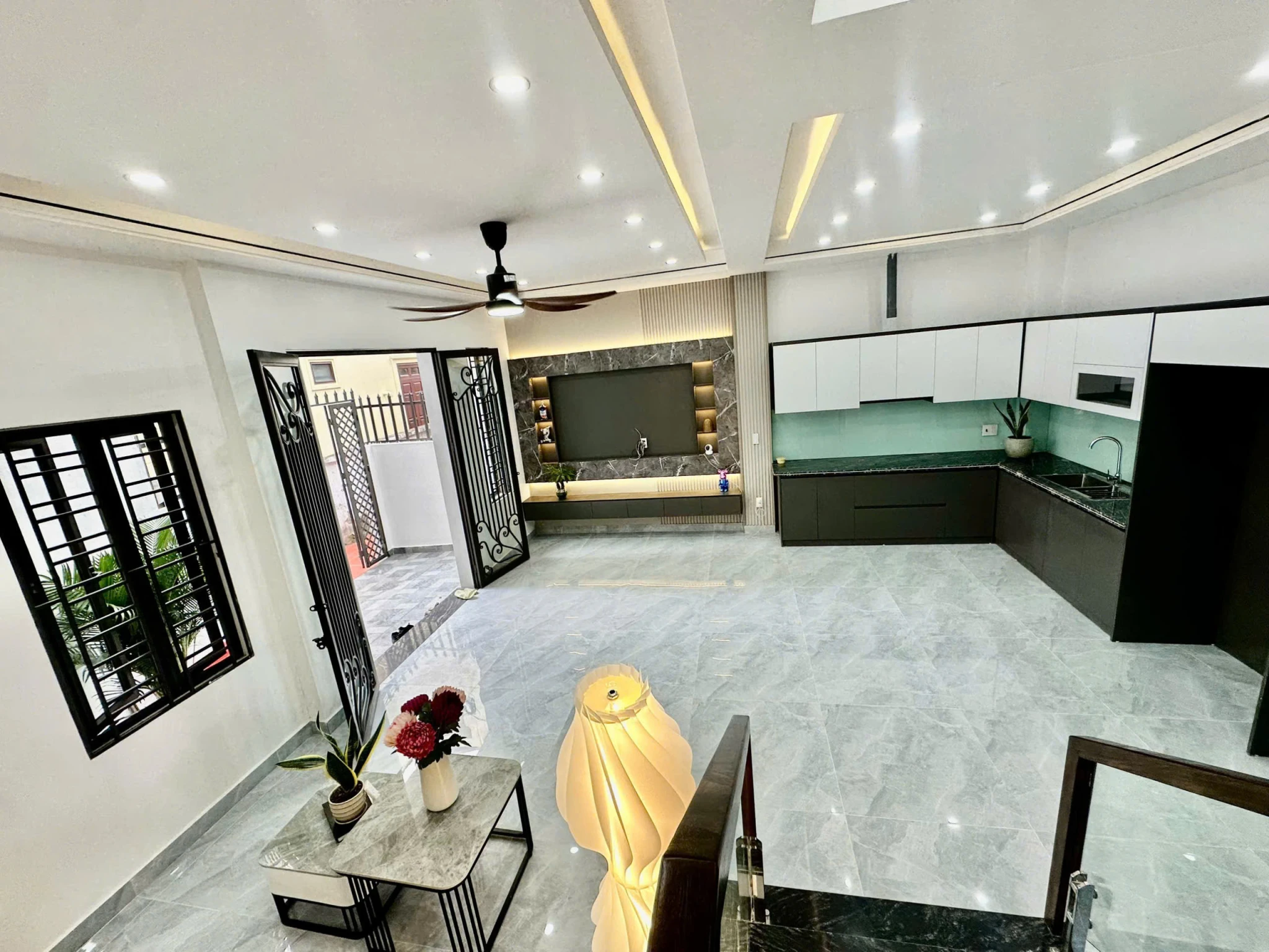 BÁN NHÀ MỚI XÂY 4 TẦNG ĐỘC LẬP TẠI TRUNG HÀNH – SÂN CỔNG RIÊNG, HAI MẶT THOÁNG, TRUNG TÂM HẢI PHÒNG