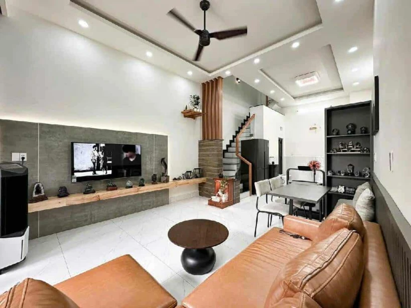 BÁN NHÀ QUẬN 9 - 3 TẦNG - 4 PHÒNG NGỦ - GẦN ĐƯỜNG LÊ VĂN VIỆT - GIÁ HIẾM CHỈ NHỈNH 6.6 TỶ