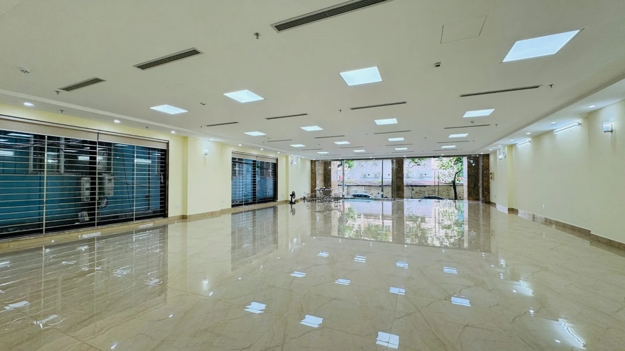BÁN TÒA NHÀ MẶT PHỐ HOÀNG NGÂN – LÔ GÓC 3 THOÁNG – 10 TẦNG – 2 HẦM – DT 360M2 – MT 12M – 353 TỶ