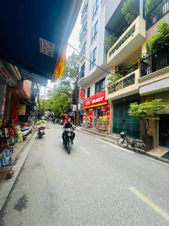 BÁN NHÀ MẶT PHỐ HOA BẰNG – CẦU GIẤY | 61m² – 4 tầng – MT 3.4m – GIÁ CHỈ 25 TỶ