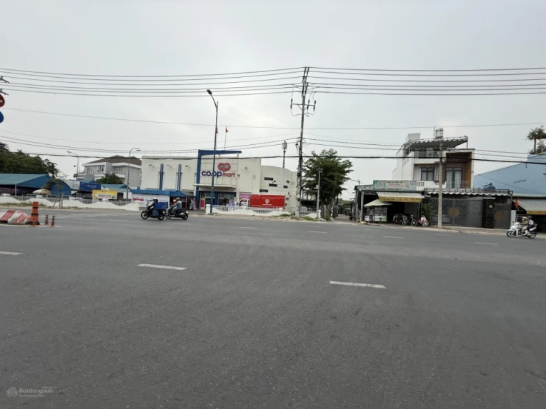 Bán nhà mặt tiền đường 13x48m giá 19 tỷ Đường Đặng Thúc Vịnh
