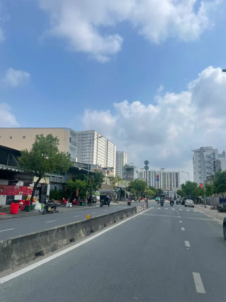 Bán nhà 2 mặt tiền 14,8x25m giá 51 tỷ Đường Phan Văn Hớn