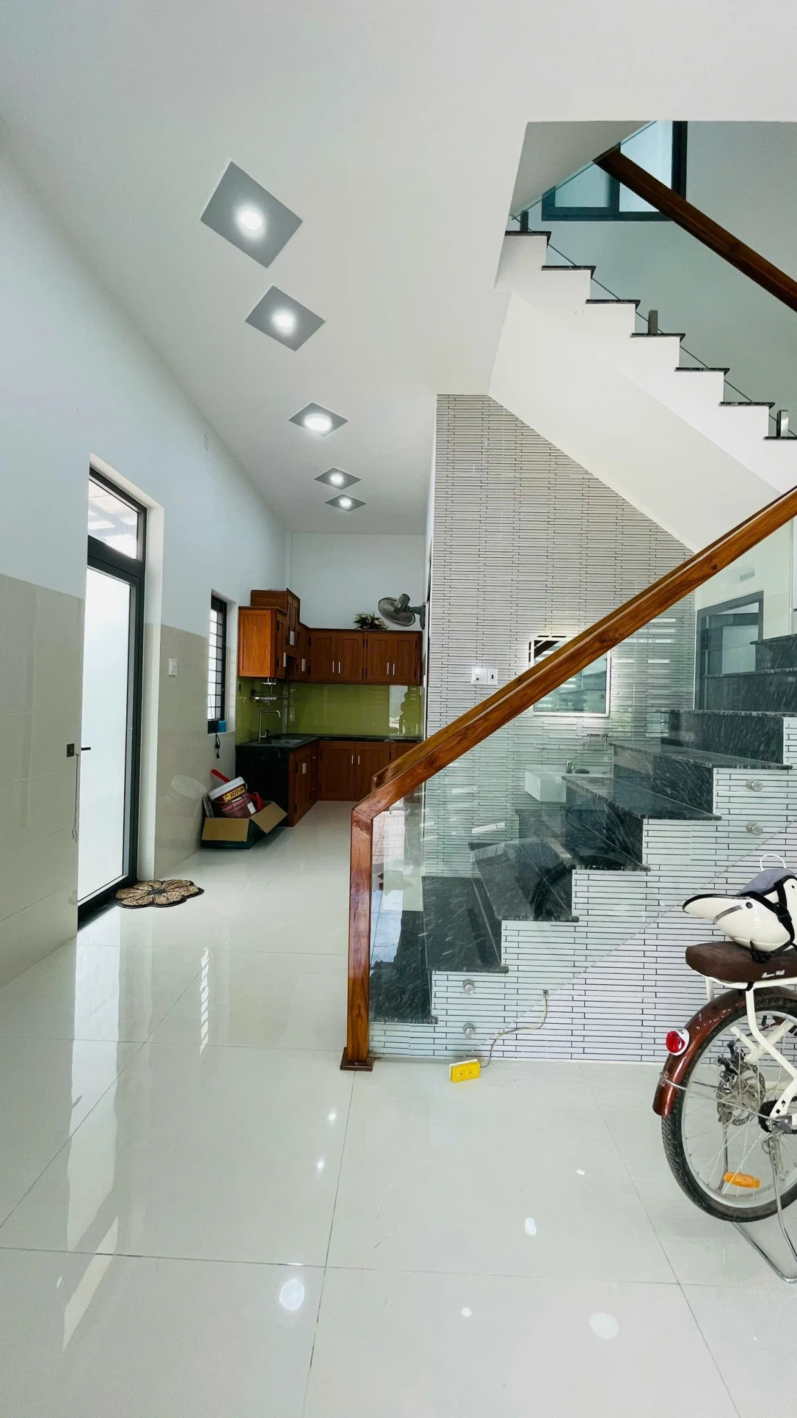 BÁN NHÀ ĐẸP 3 MÊ LÔ GÓC NGAY KHU CHỢ DINH.MÃ SỐ: #NR5468