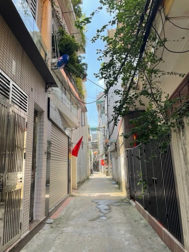 Bán nhà ngõ 268 Ngọc Thuỵ 35m x 5T oto 7c qua nhà, vf3 vào nhà. HIếm !