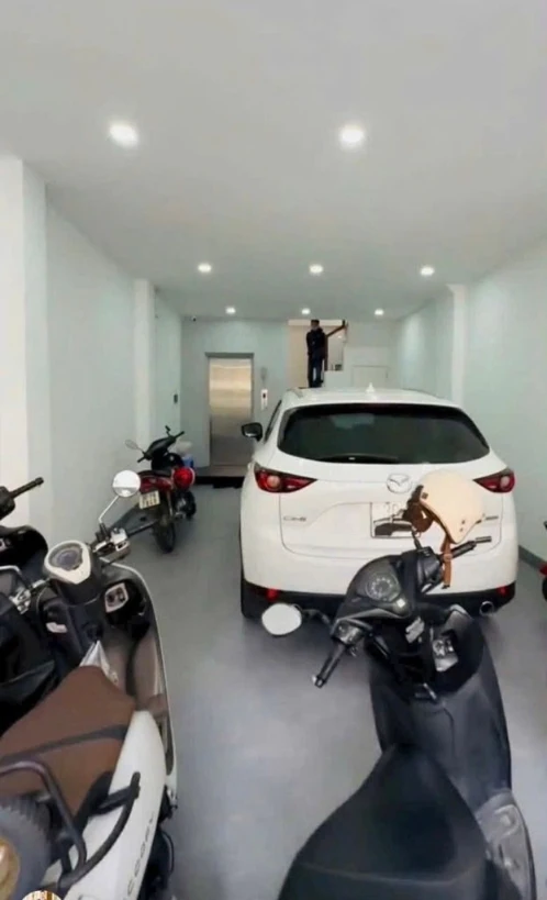 Cần bán nhà ngõ 24 Ngọc Lâm, 58m x 6T gara thang máy, kinh doanh nhỏ. ở luôn