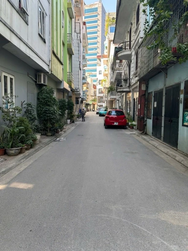 Bán nhà ngõ 548 Nguyễn Văn Cừ 34m x 3T ngõ oto thông, 1 nhà ra oto tránh, 10t còn tl.