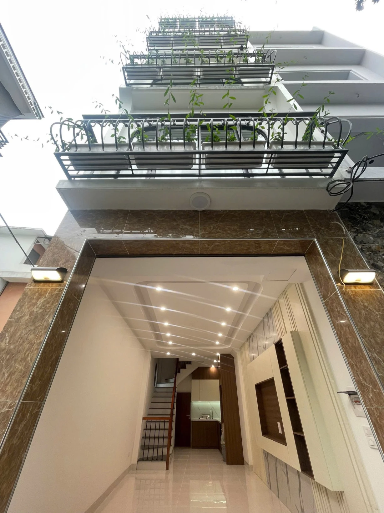 Bán Nhà Ngô Gia Tự 35m x 5T mới tinh lô góc chỉ hơn 7t