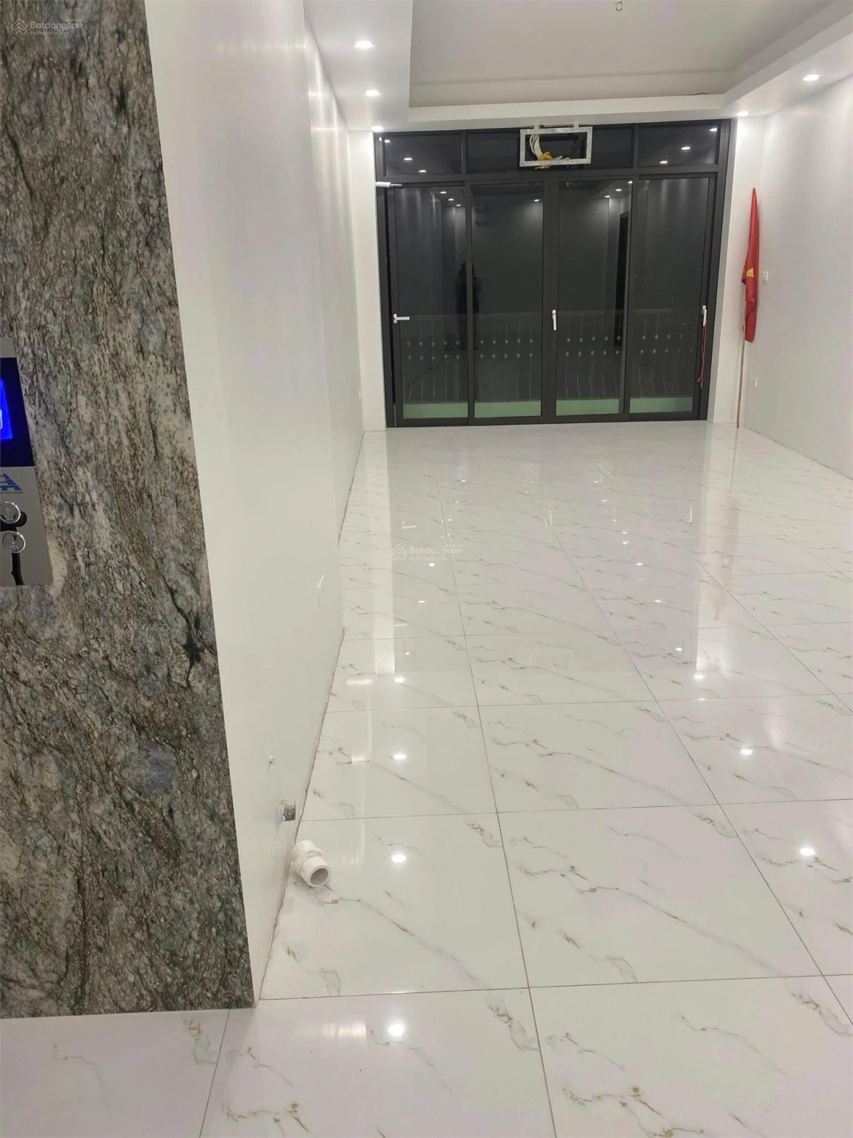 CHO THUÊ VĂN PHÒNG TỪ TẦNG 1 - 4 (04 TẦNG) TẠI TOÀ NHÀ SỐ 281 PHƯƠNG MAI – 62m²/TẦNG – THANG MÁY