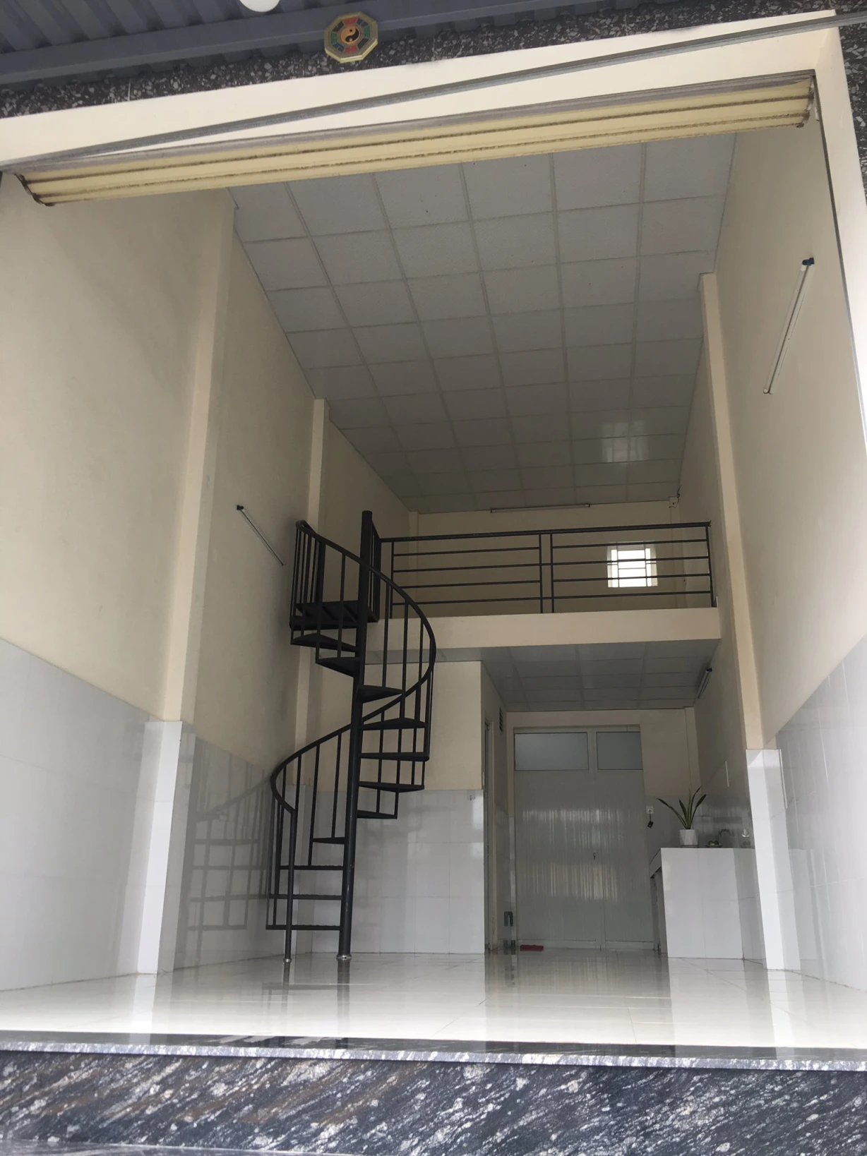 Cho thuê mặt tiền kinh doanh, vị trí đẹp, thích hợp mở tiệm tóc, quầy thuốc tây, phòng giao dịch công ty...tại Dĩ An.