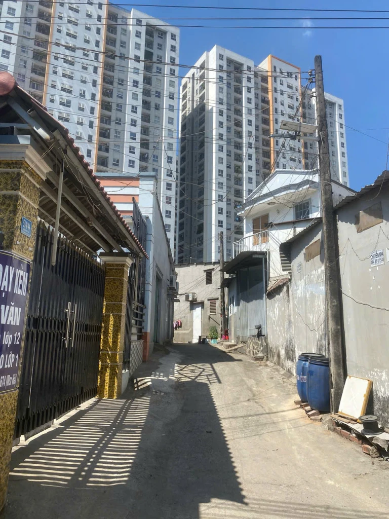 Cho thuê nhà nguyên căn - rộng rãi, thoáng mát, giá tốt.