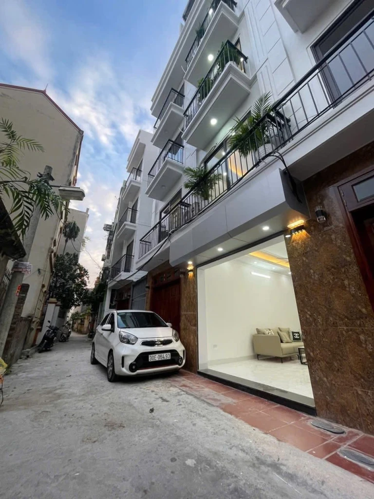 Nhà 5 tầng tại Cự Khối