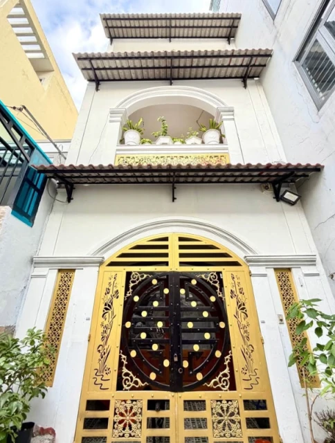 “Cần bán nhà chính chủ – vị trí đẹp, tiềm năng sinh lời cao. Sổ hồng riêng, công chứng trong ngày!”