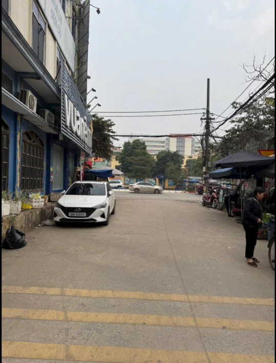 LÔ GÓC GẦN CHỢ MỜI CÁC BÁC