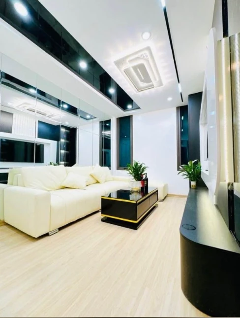 HOÀNG QUỐC VIỆT - LẠC LONG QUÂN - 35M - 5 TẦNG FULL NỘI THẤT - CÁCH CHỢ BƯỞI 150M - 8.x TỶ