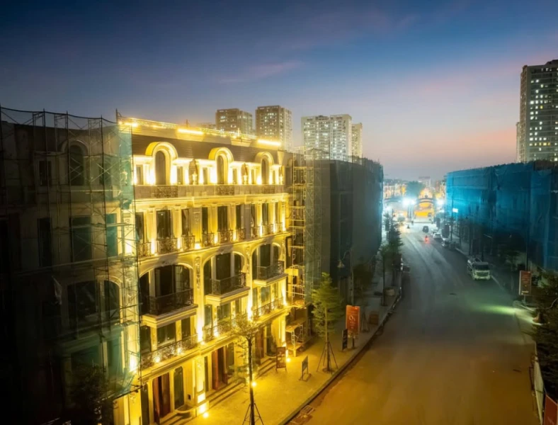 Bán căn nhà mặt đường ĐẠI LỘ TÂY THĂNG LONG, có thể trả trước 5 tỷ là sở hữu ngay, xung quanh đầy đủ các tiện ích Hồ, Công Viên, Dân cư đông đúc kinh doanh sầm uất, dân trí cao,…..