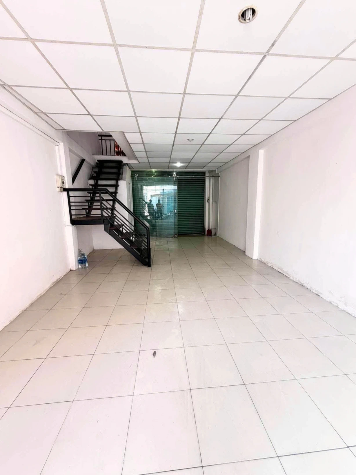 Bán nhà Mặt tiền Đông Hồ - ngay chợ Vải Tân Bình, 4,5x9m - 3 Tầng, tiện Kinh doanh, 5 Tỷ.