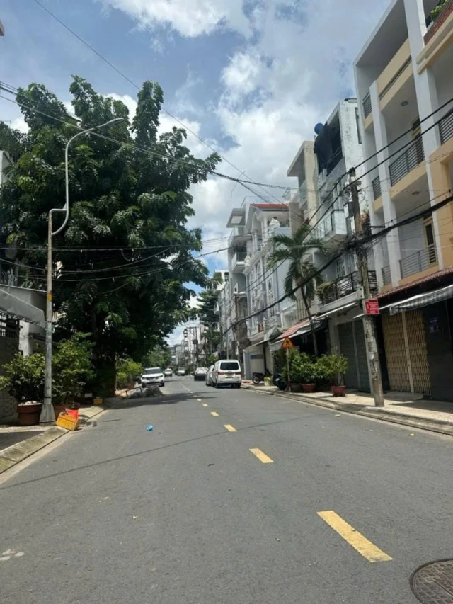 Bán nhà Mặt tiền Lê Niệm, thông THạch Lam, gần Văn Cao, 4,5x18m, 2 Tầng, chào 11,5 Tỷ.