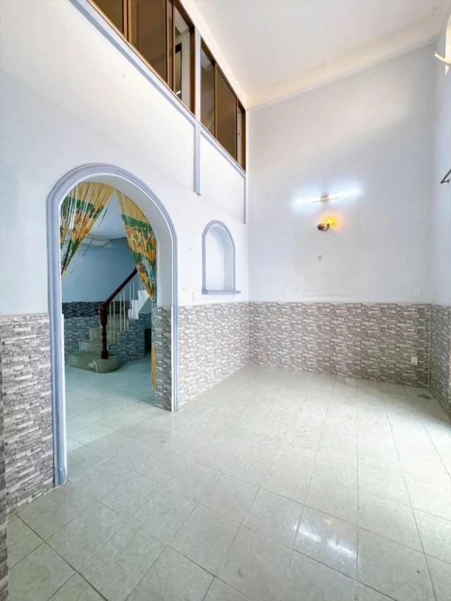 Bán nhà Mặt tiền Hoàng Hoa Thám - giao Nguyễn Thượng Hiền, 6,5x14m, 3 Tầng, 8,8 Tỷ.