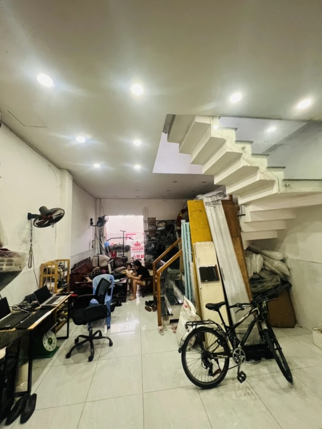 Bán nhà Mặt tiền Tô Ký - ngay Ngã tư Nguyễn Ảnh Thủ, 5x31m, 2 Tầng - 3 PN, chỉ 15,8 tỷ.