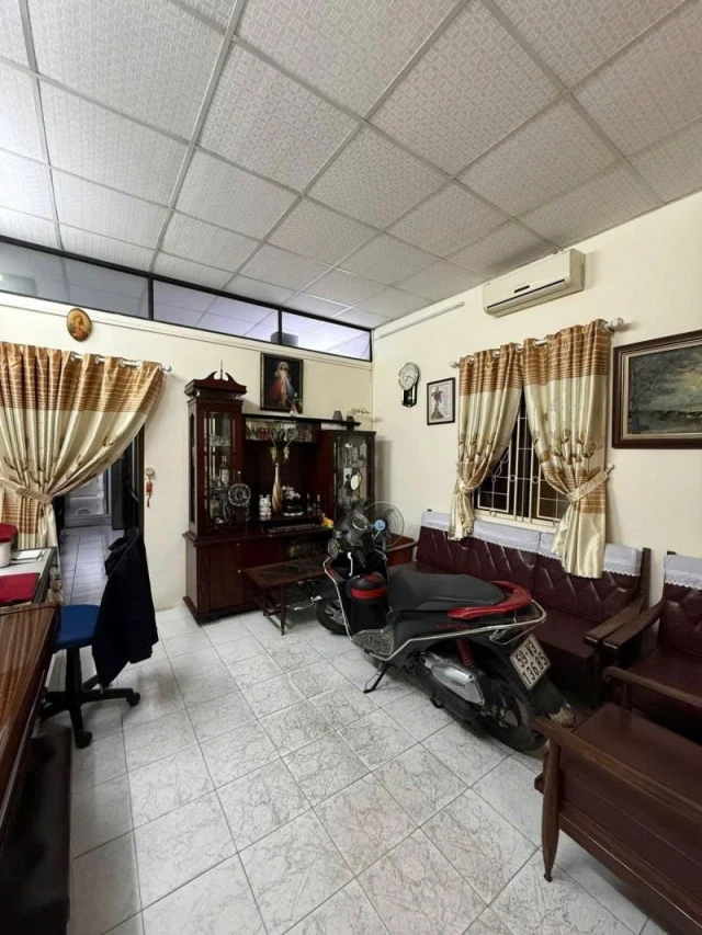 Bán nhà Mặt tiền Nguyễn Tuân - giao Phạm Văn Đồng, 4,6x19m. Cấp 4, tiện xây, 1 đời chủ, 15 tỷ.