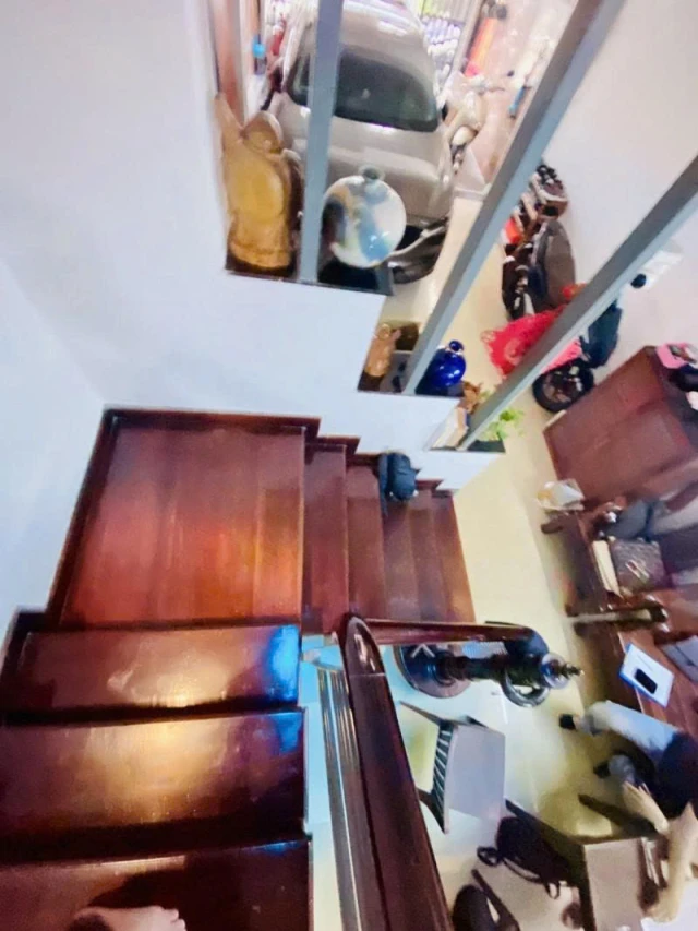 Bán nhà HXH 6m Bờ Bao Tân Thắng - ngay Aeon, 4x18m, 4 tầng - có 5 PN, rao 9,4 tỷ.