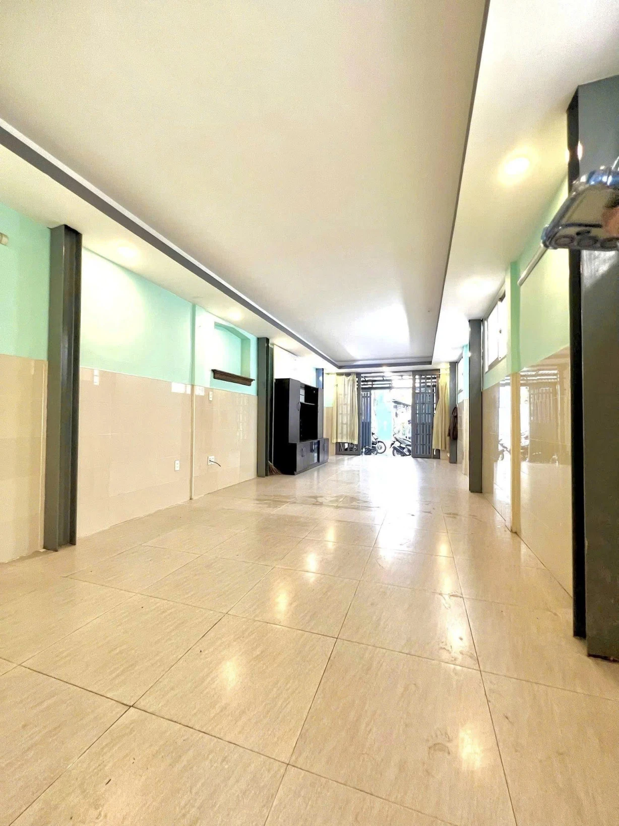 Bán nhà 2 Mặt tiền Tứ Hải, gần Khu Bắc Hải, Cách Mạng Tháng 8, 4x18m, 3 Tầng, 7,7 tỷ.