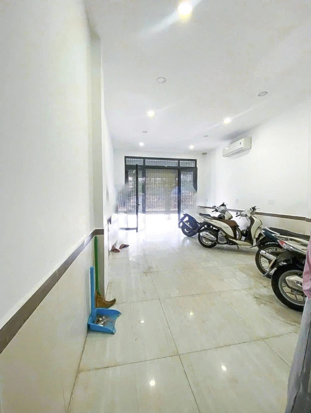 Bán nhà Mặt tiền Nguyễn Sơn - gần Thoại Ngọc Hầu, 4,2x10m, 5 Tầng - 4PN, hạ 11,9 tỷ.