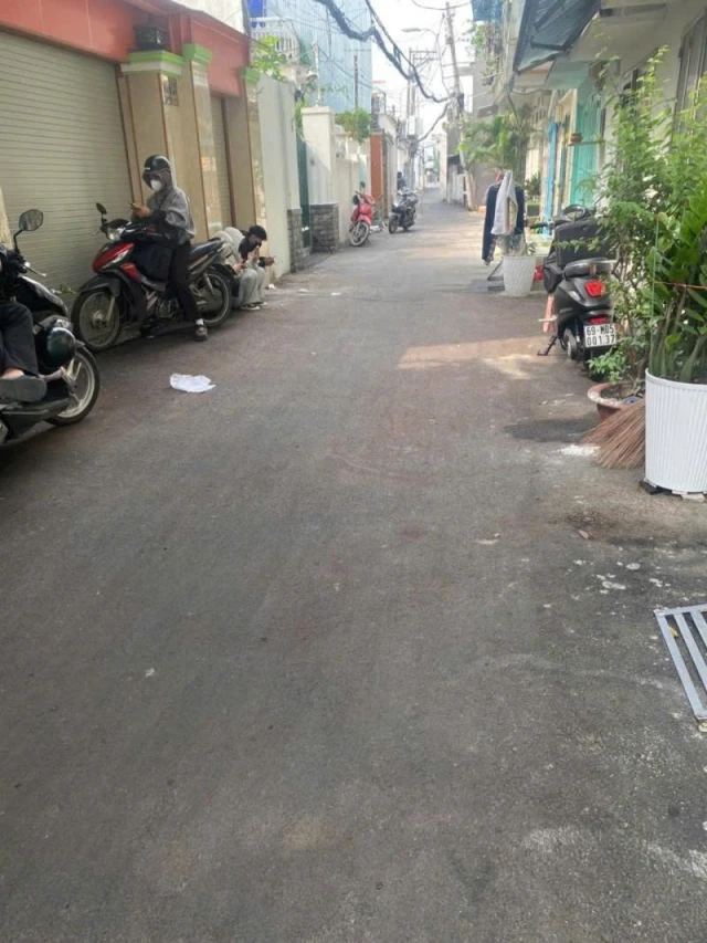 Bán nhà C4, HXH Lê Quang Định - gần Phạm Văn Đồng, 8x25m, 1 đời chủ, tiện xây, 17,5 tỷ