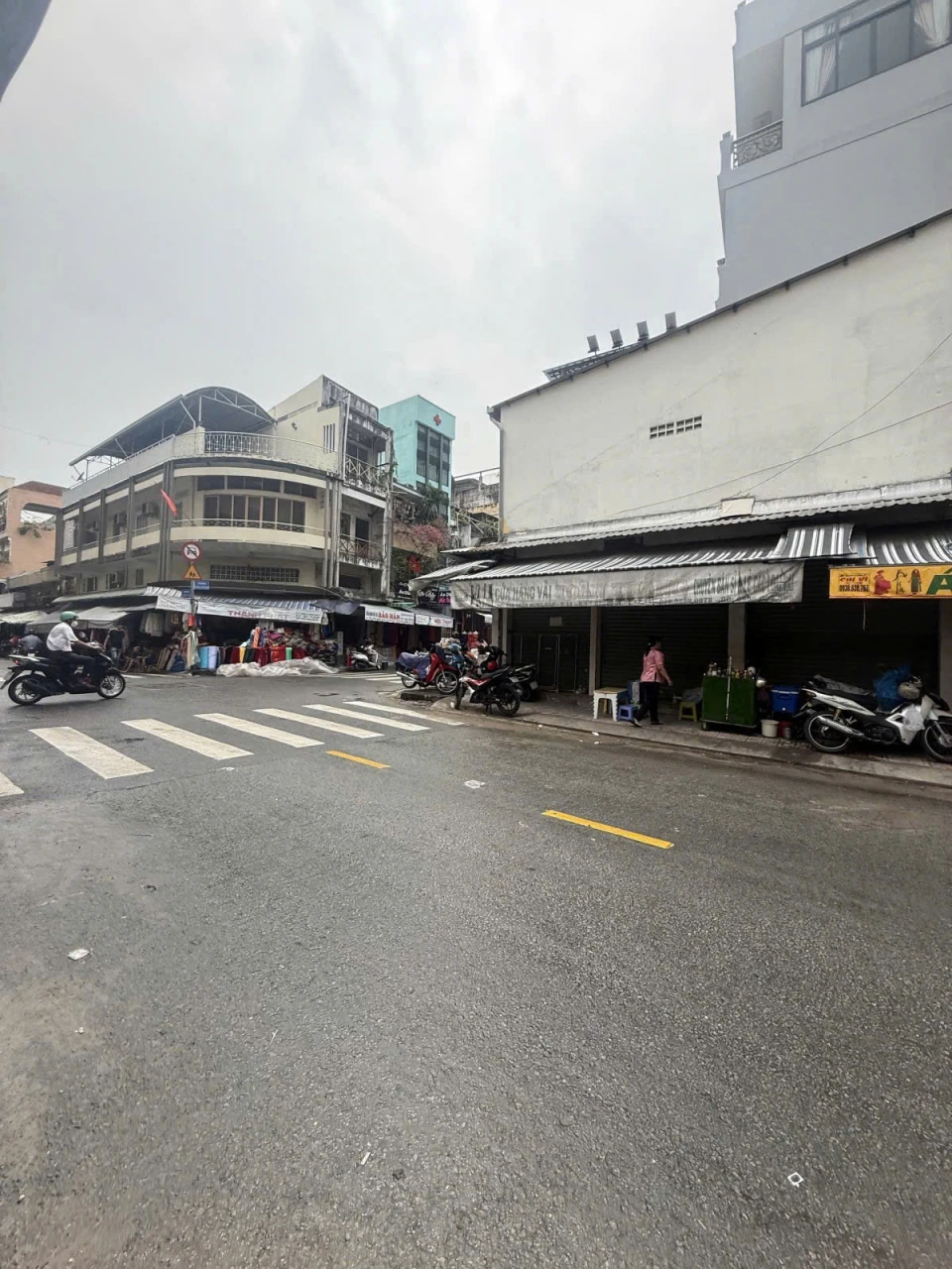 Bán nhà 2 MT Trần Hưng Đạo - gần Phùng Hưng, 6,8x19m, CN 104m2, Cấp 4, 35 tỷ.