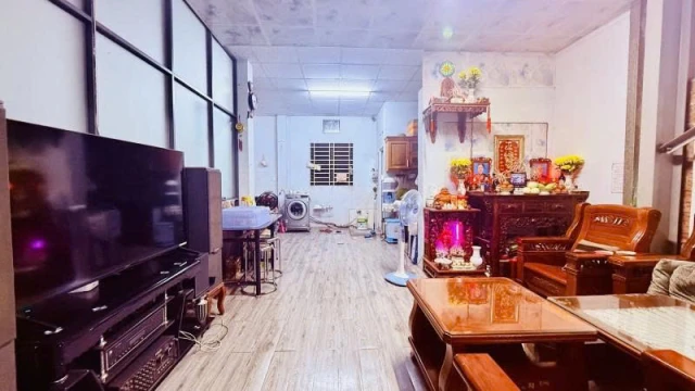 Bán nhà Mặt tiền Tô Ký - gần Chợ Bắp, đoạn đẹp, 8x27m, Cấp 4, HĐT 40 triệu, 16,5 tỷ.