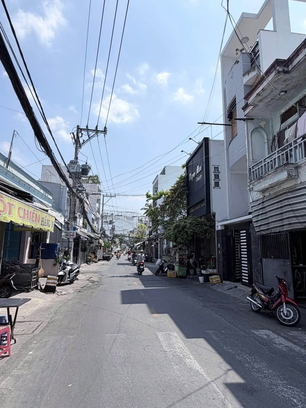 Bán nhà Mặt tiền Đỗ Đức Dục  - giao Nguyễn Sơn, 5,3x14m, 2 Tầng cũ -có 4 PN, chỉ 8,6 Tỷ.