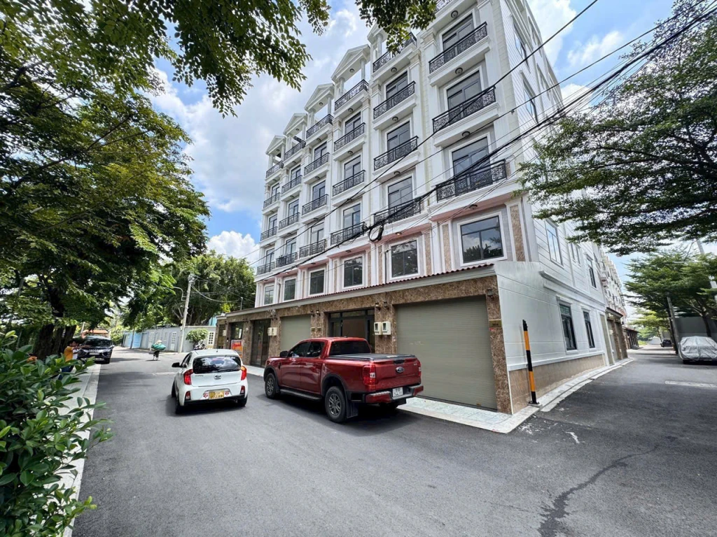 Nhà Quốc Lộ 13, 60m2 x 4 tầng BTCT, Hoàn Công, Ô tô vào nhà, 7 tỷ nhỉnh còn TL