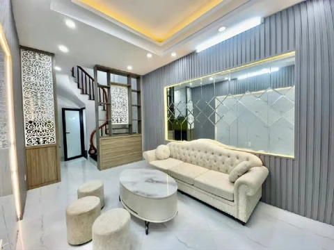 • D.T : 28m², sổ vuông vắn.