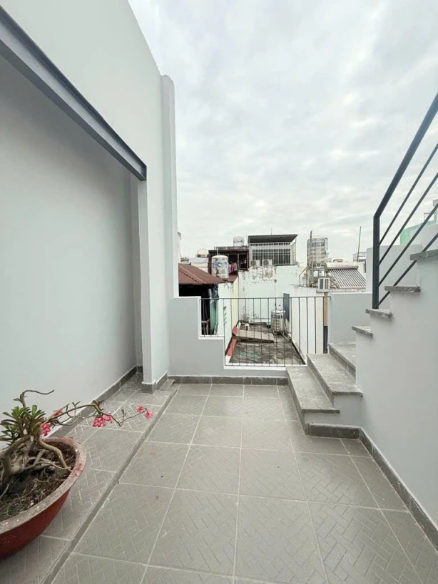 NHÀ SIÊU DỂ THƯƠNG – CMT8, P.5, Tân Bình GIÁP QUẬN 10 – NGANG 5M BỂ THẾ