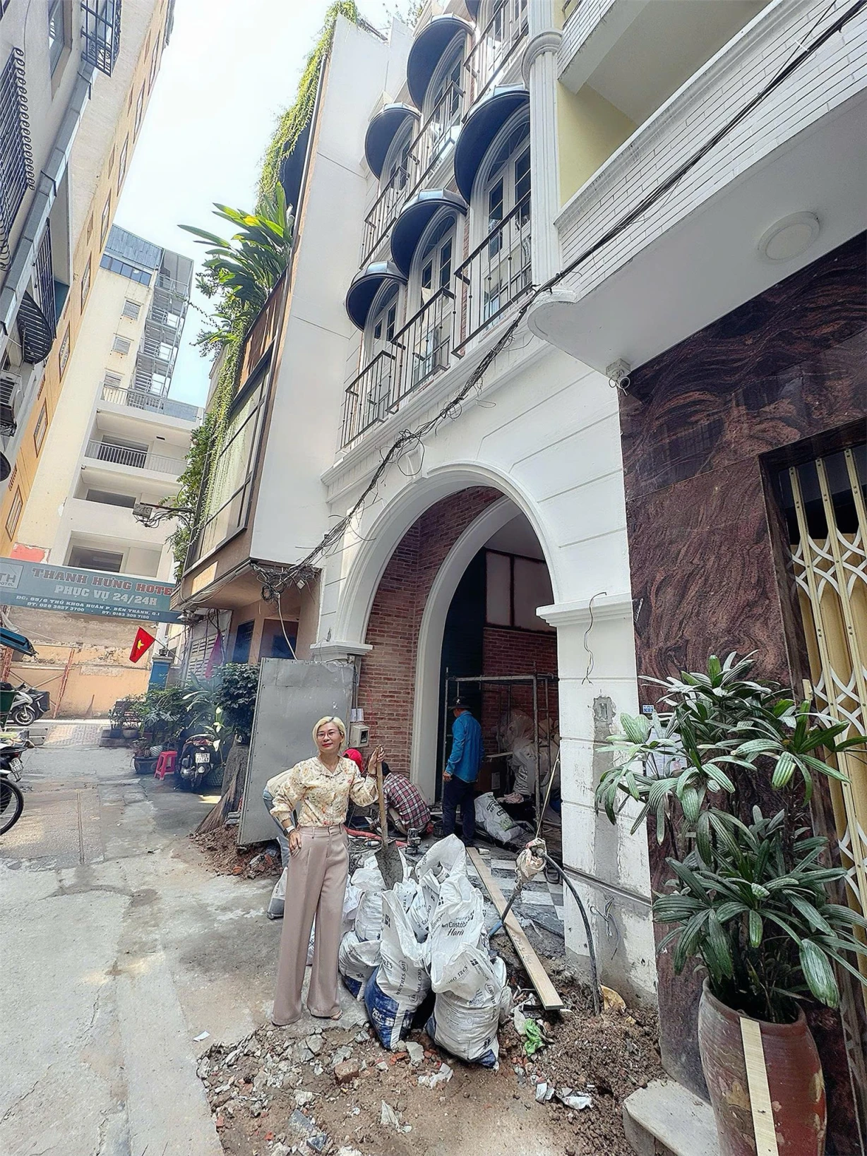 XE HƠI NGỦ TRONG NHÀ - CHỦ NHIỆT BÁN NHÀ 4 TẦNG NGAY CHỢ BÊN THÀNH - ĐƯỜNG THỦ KHOA HUÂN, QUẬN 1