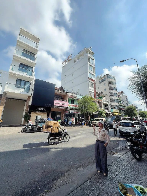 CHÍNH CHỦ BÁN NHÀ MẶT TIỀN 25M ĐƯỜNG CÔ BẮC, QUẬN 1 - GIÁ TỐT CHO ĐẦU TƯ - GIANG GIANG: 093.86.76.685