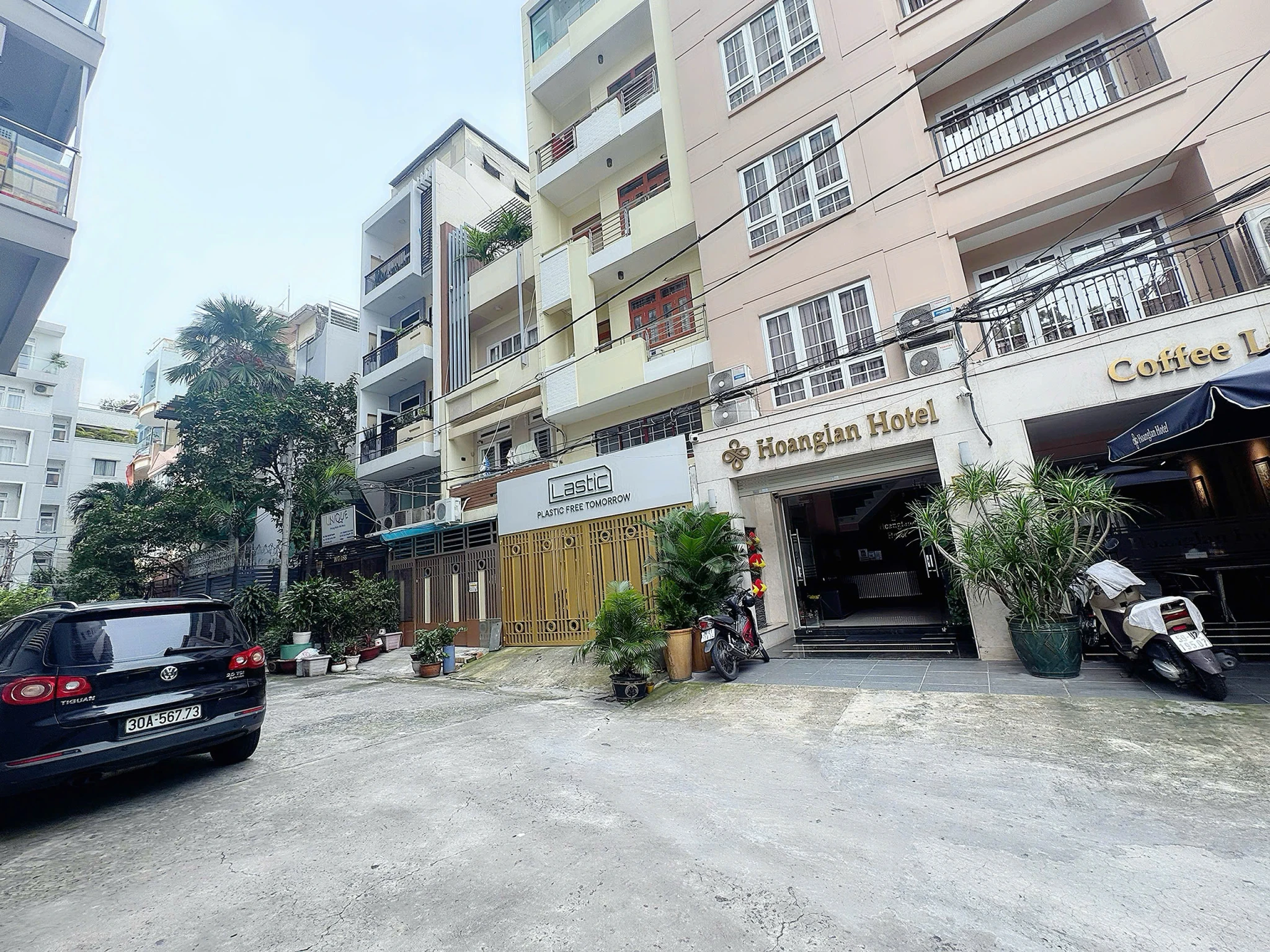 CHÍNH CHỦ BÁN NHÀ MẶT TIỀN XE HƠI NGỦ TRONG NHÀ Đ. TRƯƠNG ĐỊNH - CHÍNH CHỦ Liên hệ GIANG GIANG: 093.86.76.685