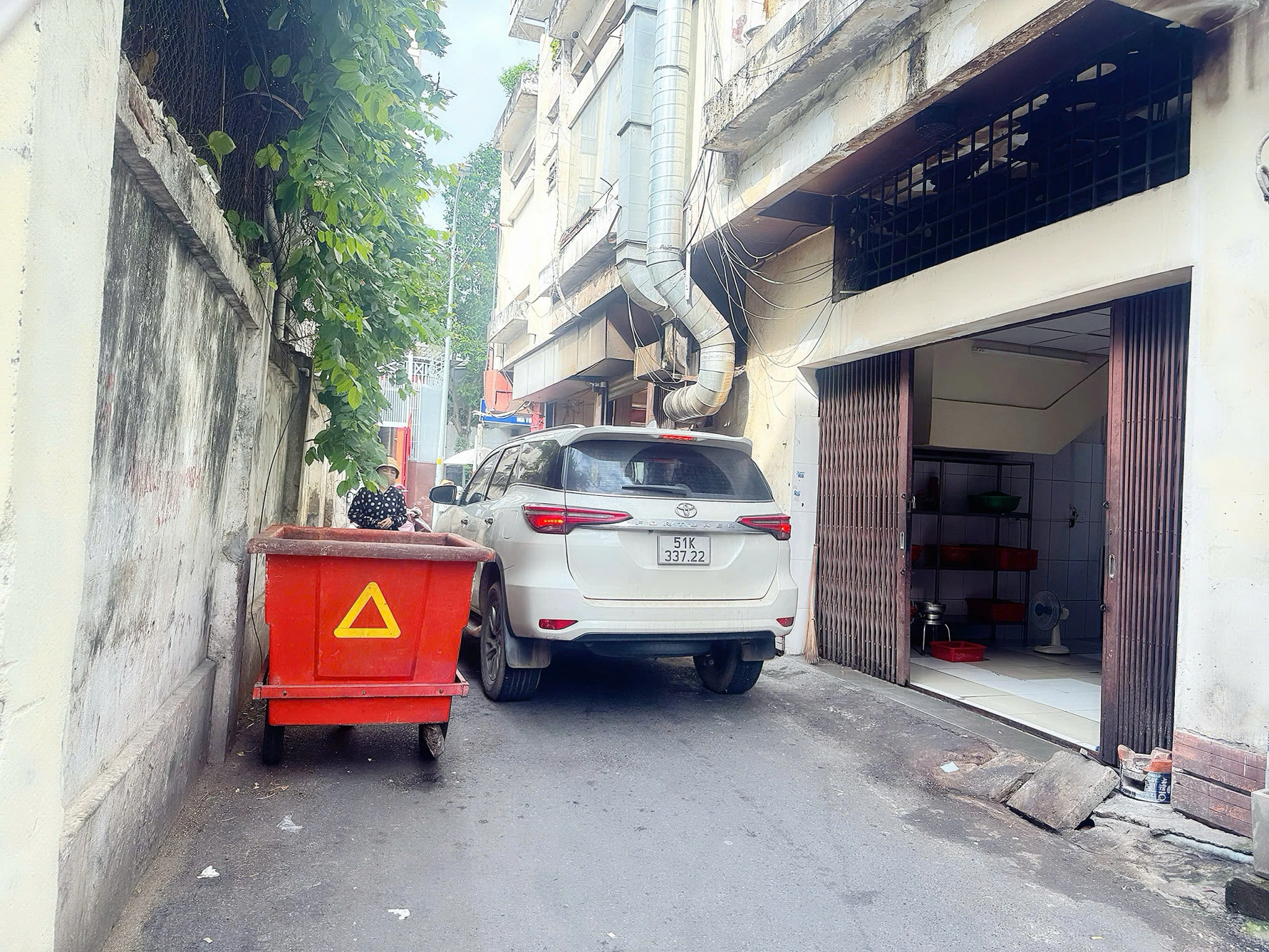 BÁN NHÀ 3 TẦNG - MẶT TIỀN Đ. HUYỀN QUANG, QUẬN 1 - DUY NHẤT NHÀ ĐANG CHÀO BÁN  * LH GIANG GIANG:0938676685