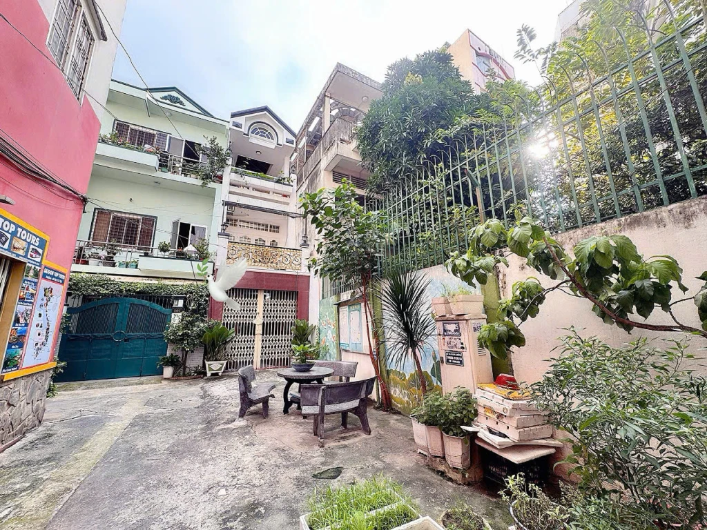 BÁN NHÀ 4 TẦNG XE HƠI NGỦ TRONG NHÀ Đ.NAM KỲ KHỞI NGHĨA, QUẬN 3 - DT ĐẸP 4,5M*15M - CHÍNH CHỦ Ở LÂU NĂM*LH GIANG GIANG: 0938676685