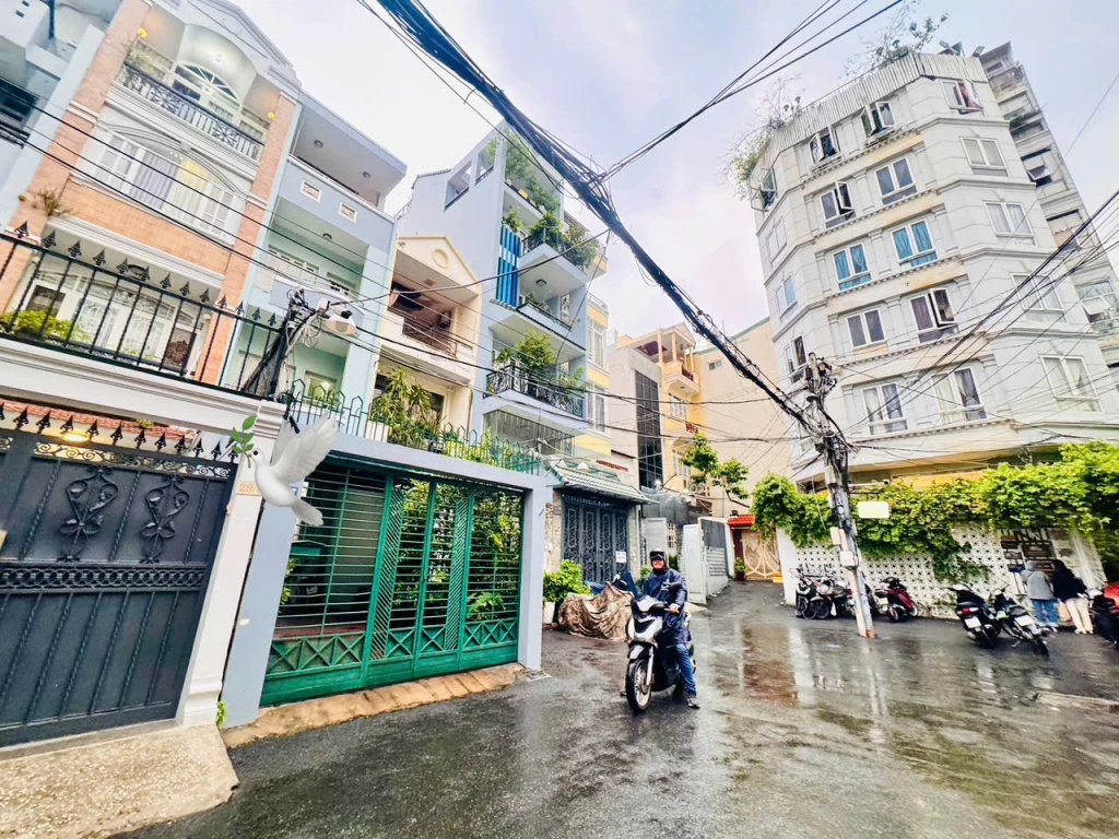 CHÍNH CHỦ BÁN NHÀ C4 - XE HƠI NGỦ TRONG NHÀ Đ. NGUYỄN BỈNH KHIÊM, QUẬN 1* LH GIANG GIANG: 093.86.76.685