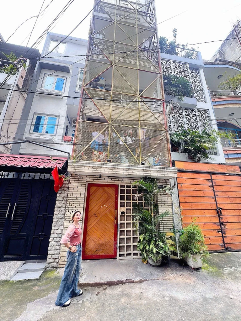 BÁN CHDV DÒNG TIỀN ĐỀU - HXH 8M Đ. VÕ VĂN TẦN THÔNG RA BV TỪ DŨ Đ NGUYỄN THỊ MINH KHAI QUẬN 1 - DT 82M2 - CHÍNH CHỦ  * LH GIANG GIANG: 093.86.76.685