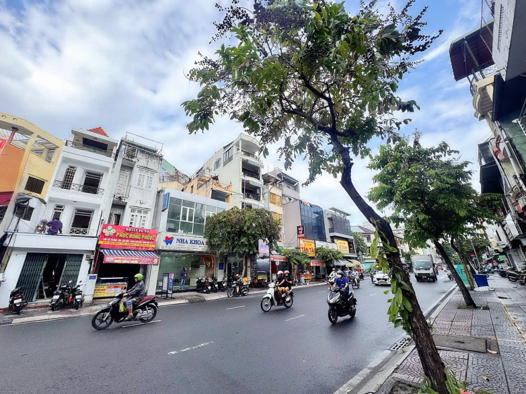 BÁN NHÀ MẶT TIỀN KD Đ. ĐINH TIÊN HOÀNG, QUẬN 1 - 63M2 - HDT 60TR/TH - DUY NHẤT NHÀ CHÀO BÁN TẠI CUNG ĐƯỜNG NÀY